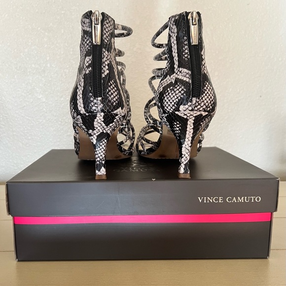 ✨NEW✨VINCE CAMUTO Ambaritan Strappy Heeled Sandals🐍 - Picture 2 of 7